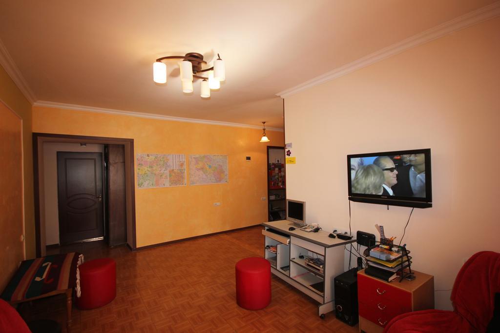 Center Hostel And Tours エレバン エクステリア 写真