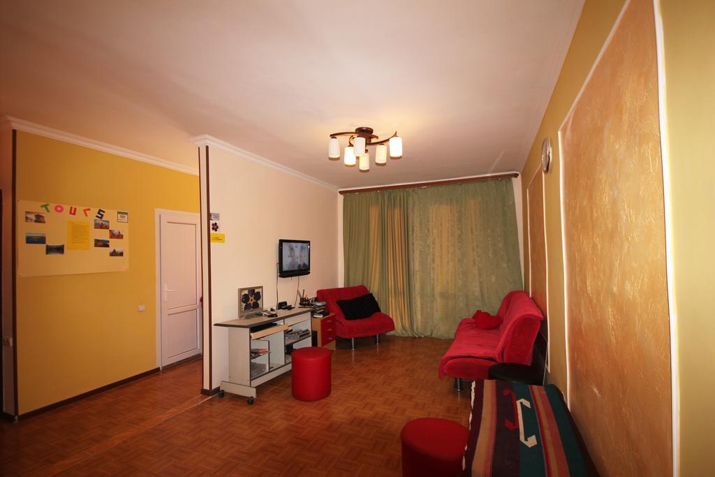 Center Hostel And Tours エレバン エクステリア 写真