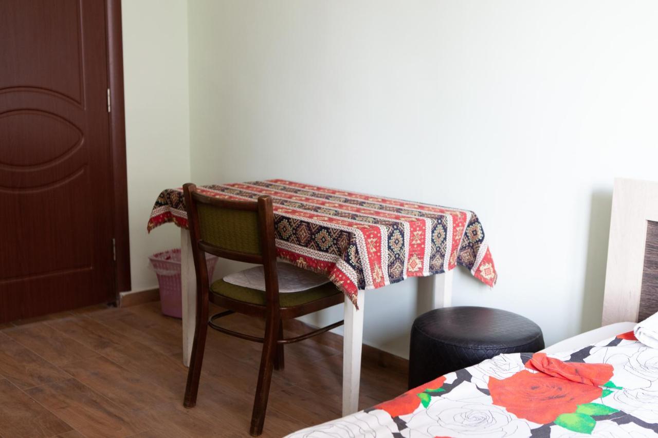 Center Hostel And Tours エレバン エクステリア 写真