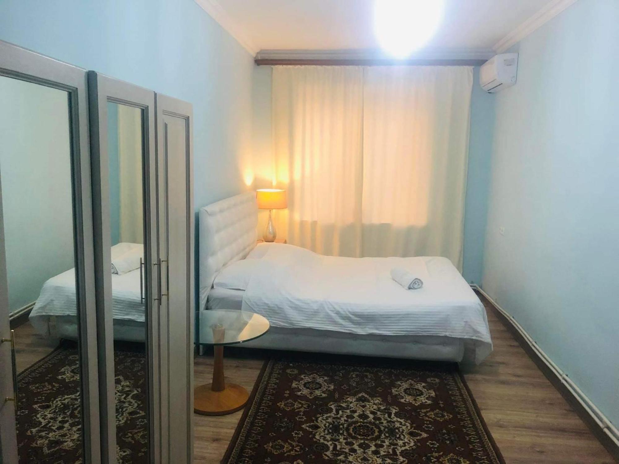 Center Hostel And Tours エレバン エクステリア 写真