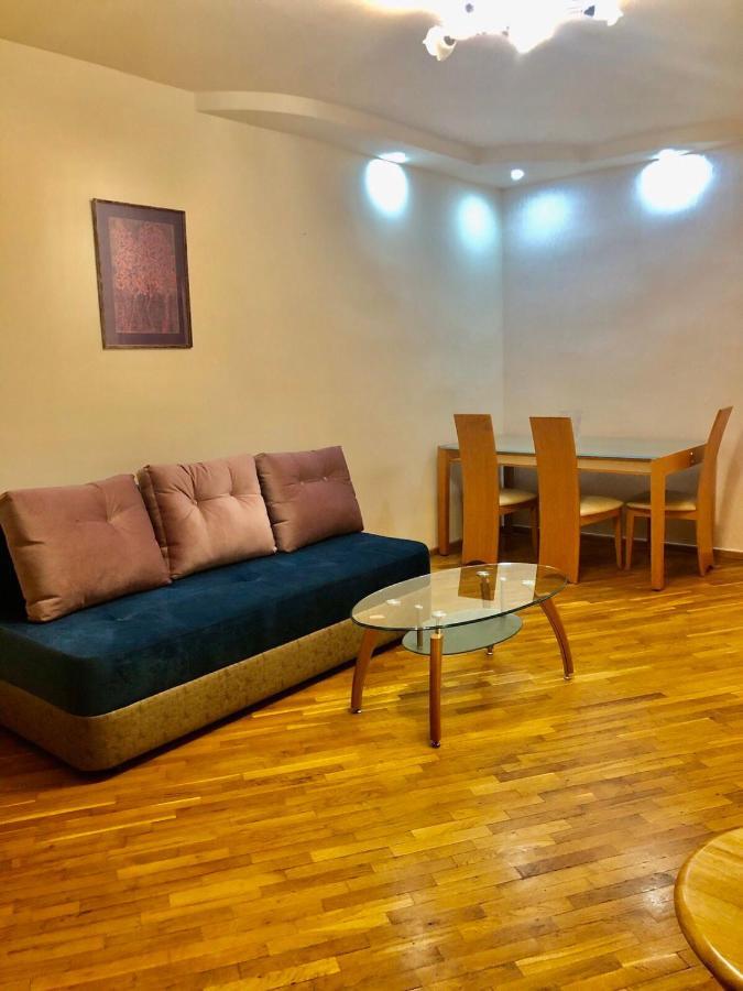 Center Hostel And Tours エレバン エクステリア 写真