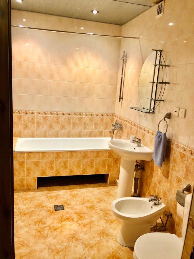 Center Hostel And Tours エレバン エクステリア 写真